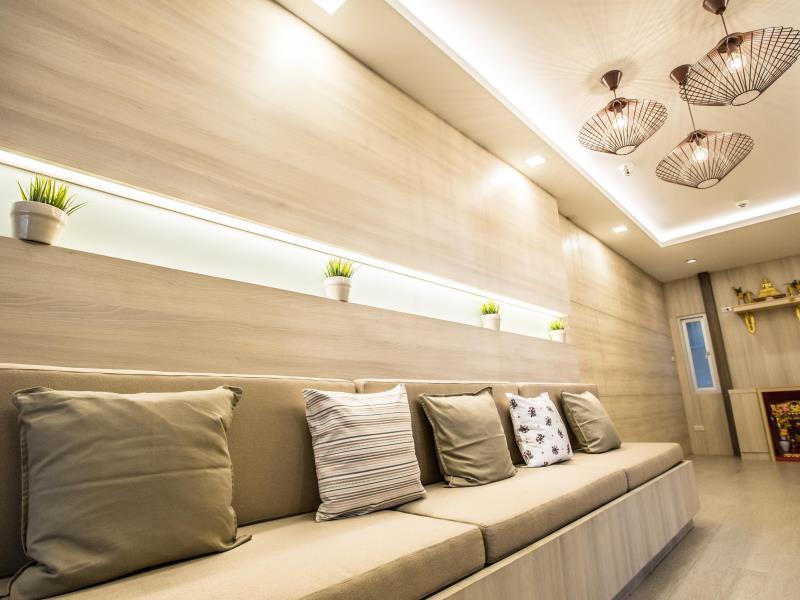Central Place Serviced Apartment Angsila 61/71