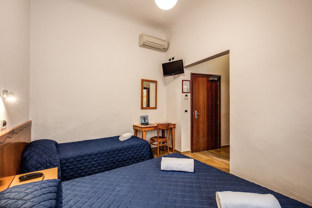 Hotel Nuova Italia 14/21