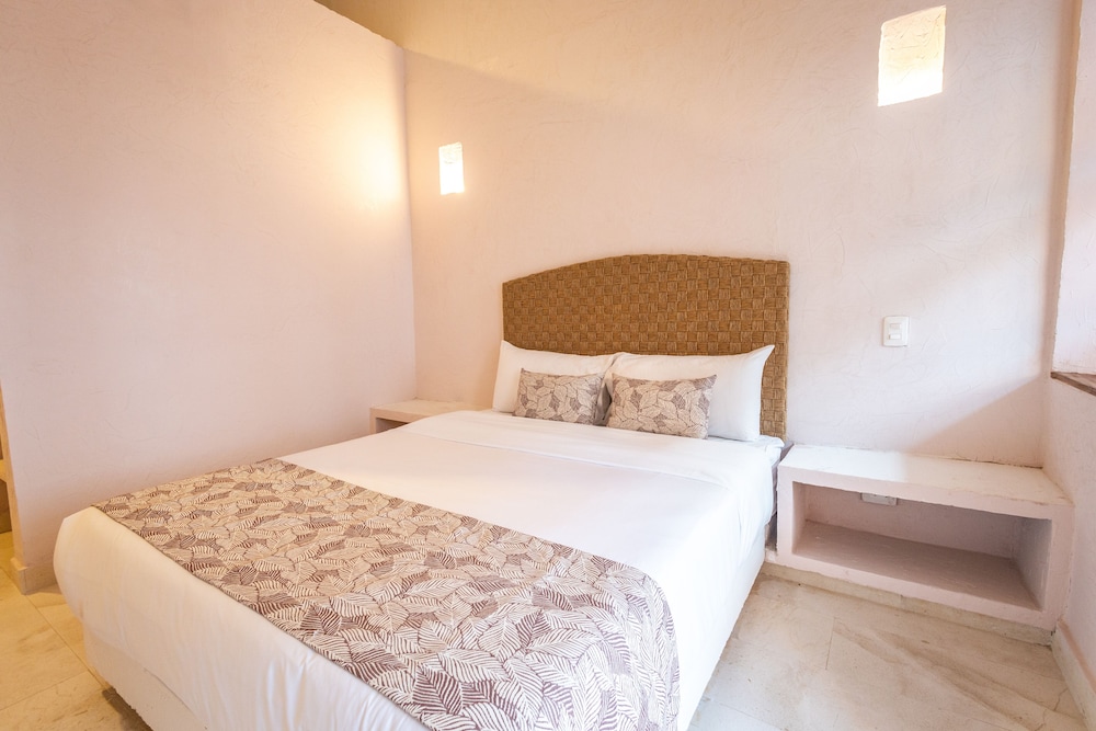Casa Noa Colonial Rooms 15/48