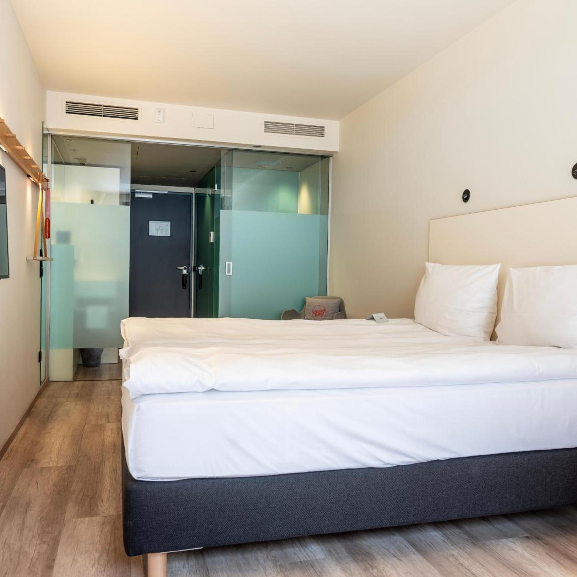 Courtyard, Double Bed