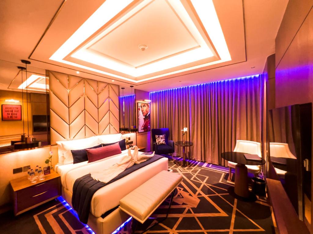CLUB, EXECUTIVE, SINGLE, KING BED