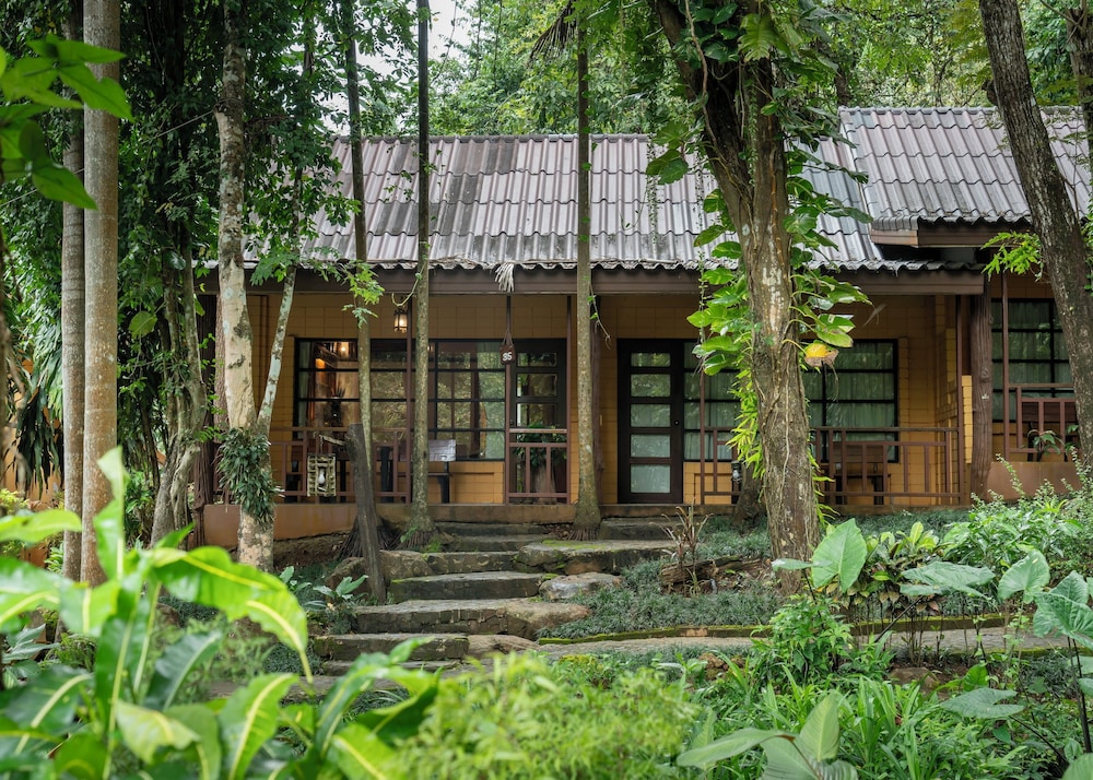 Home Phutoey River Kwai Hotspring & Nature Resort in Sai Yok