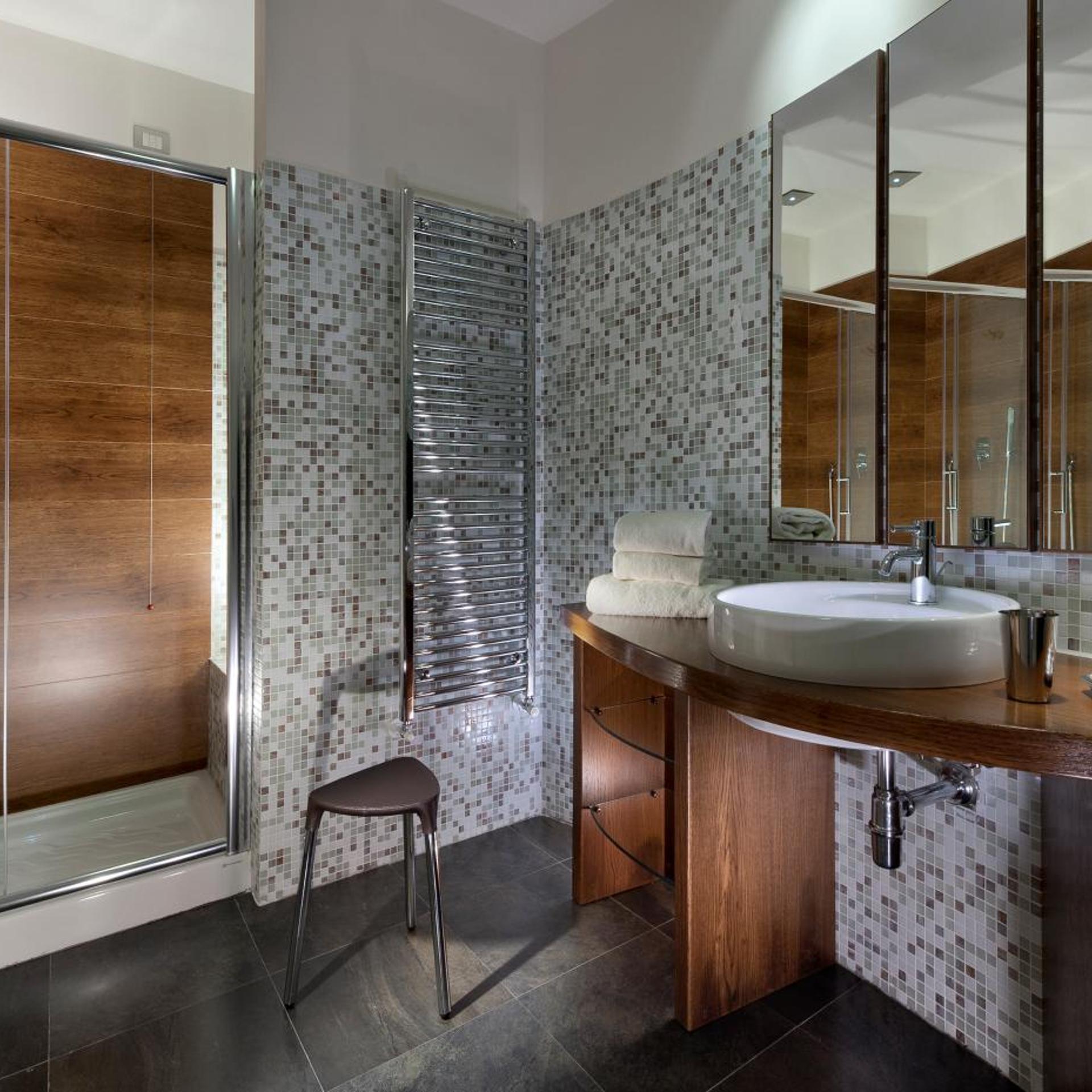 غرفة بسرير كينج بشرفة، Bouganville Hill Resort Wellness Space 4/5