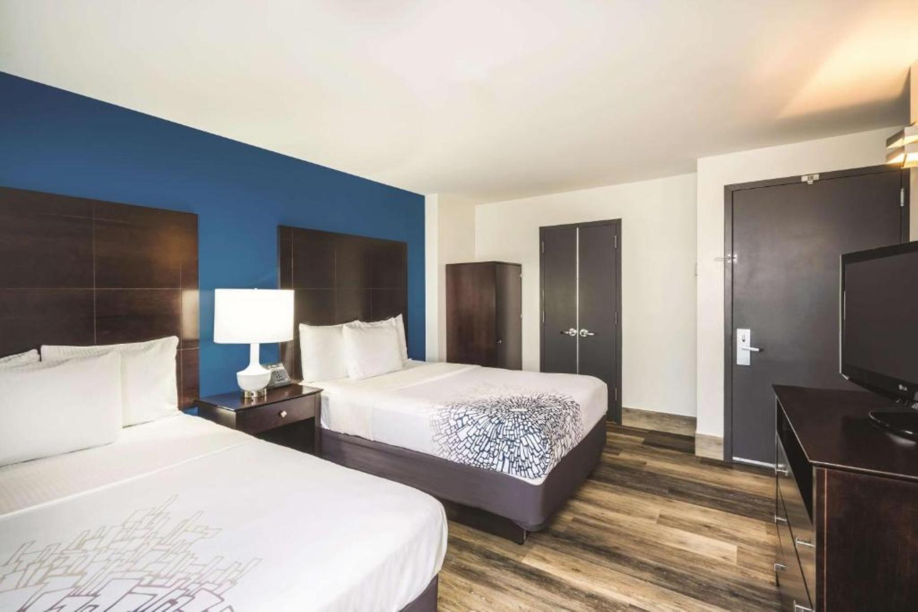 غرفة بسرير مزدوج، La Quinta Inn & Suites by Wyndham Brooklyn Downtown 2/2