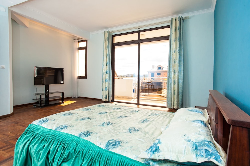 Oceanis Home & Voyages 20/50