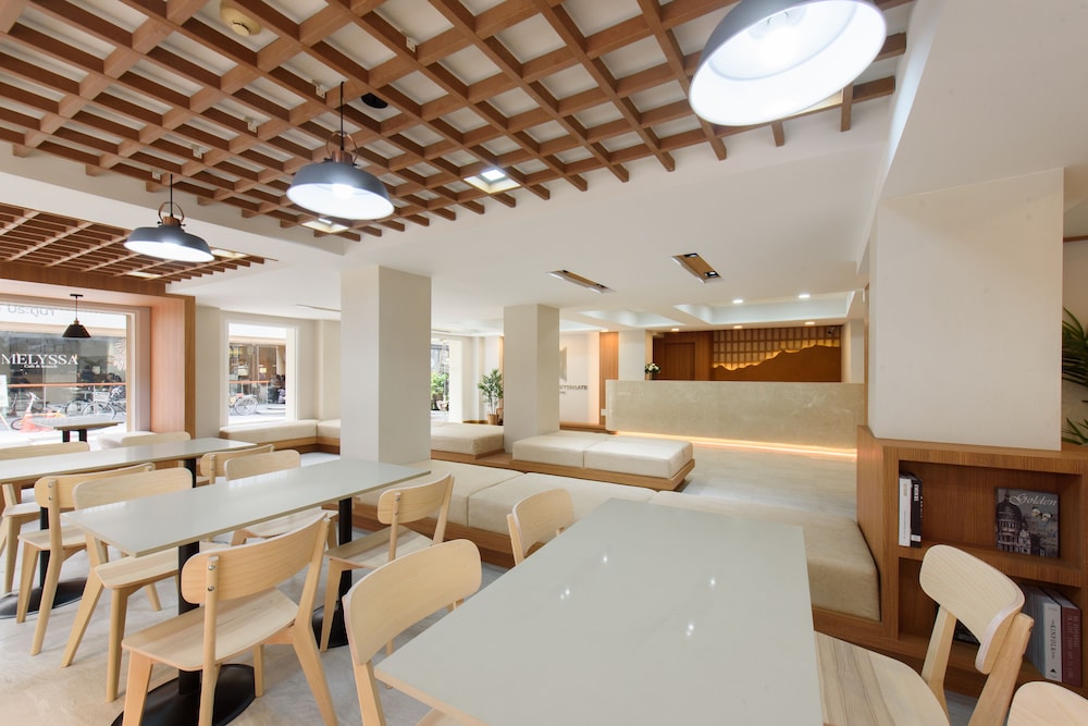 Grand Watergate Hotel 44/50
