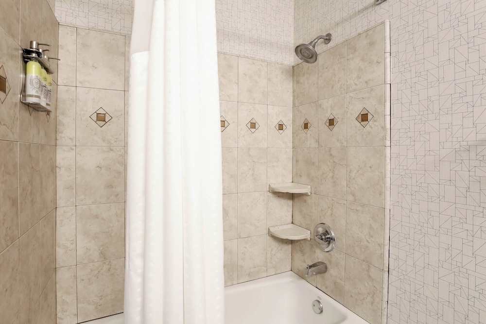 Holiday Inn Express Lancaster 67/70