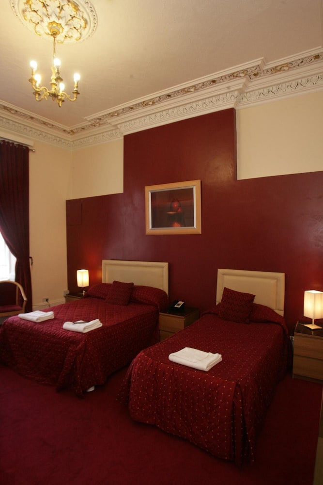 CLIFTON HOTEL 24/43