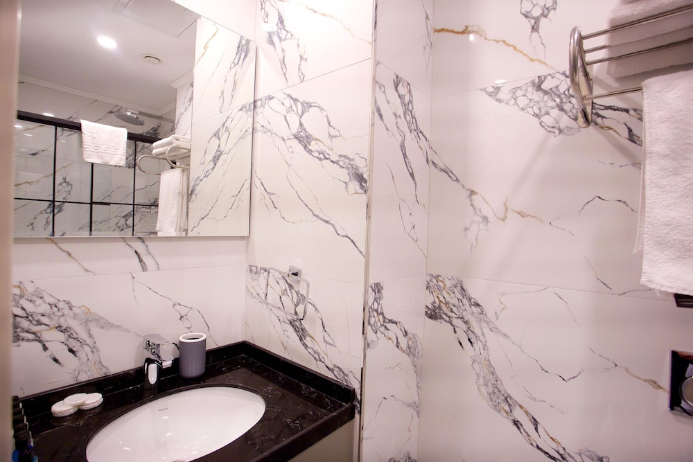 Princely Suites 47/50