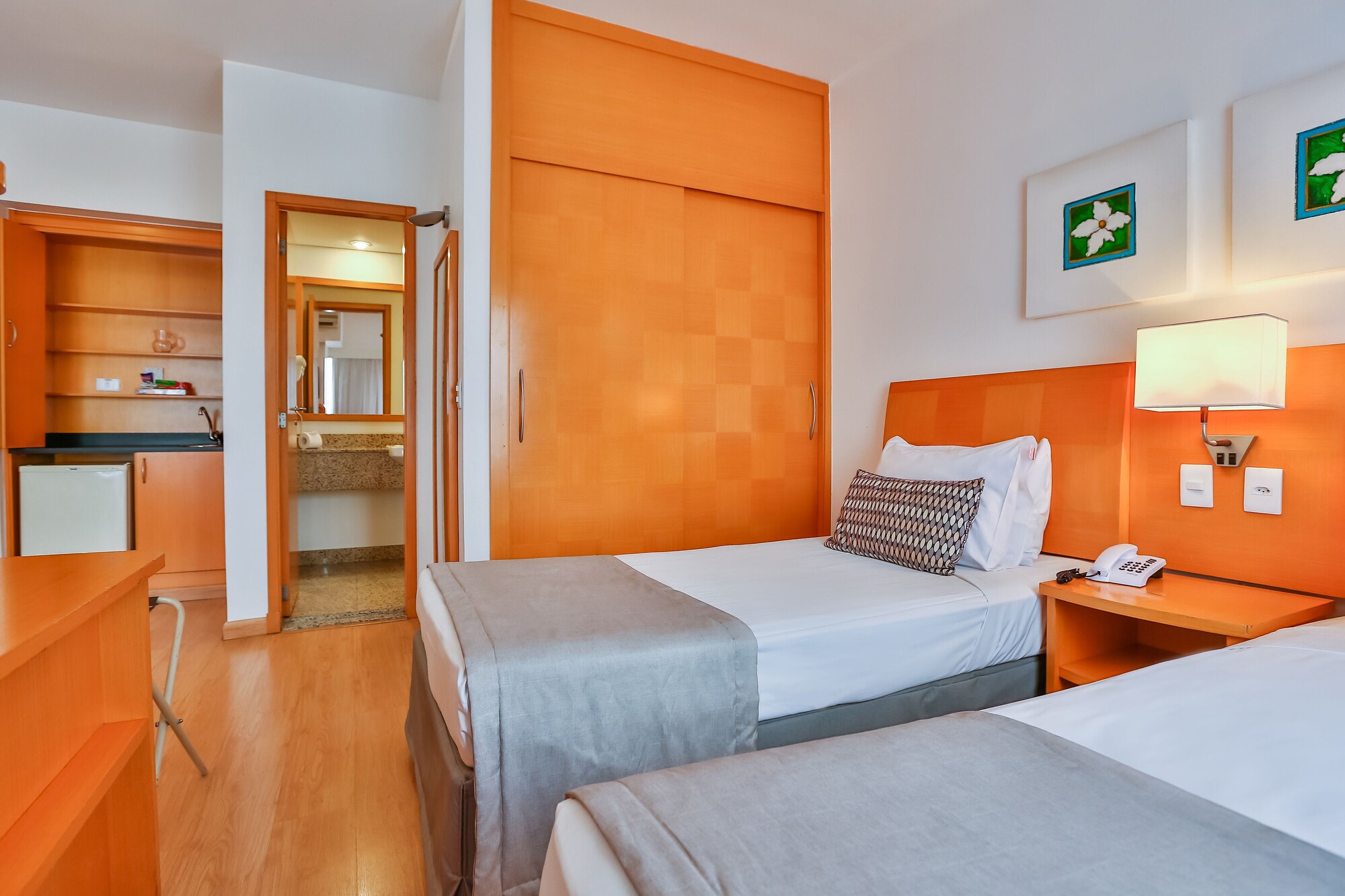 SUPERIOR, TWIN BEDS