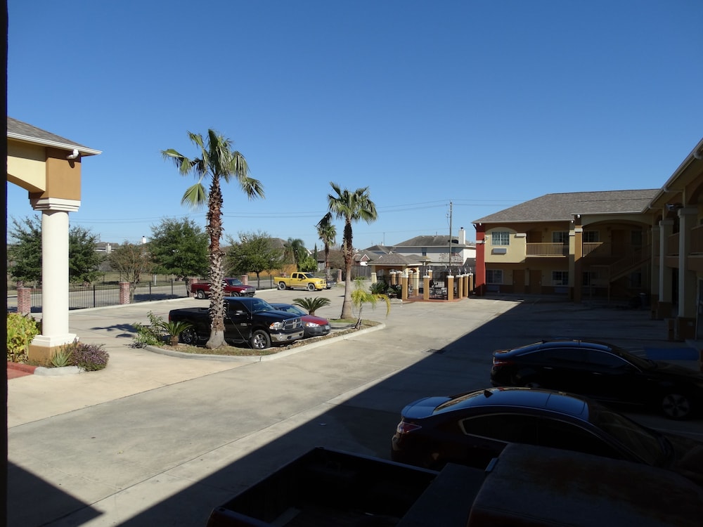 Regency Inn & Suites Baytown 52/62