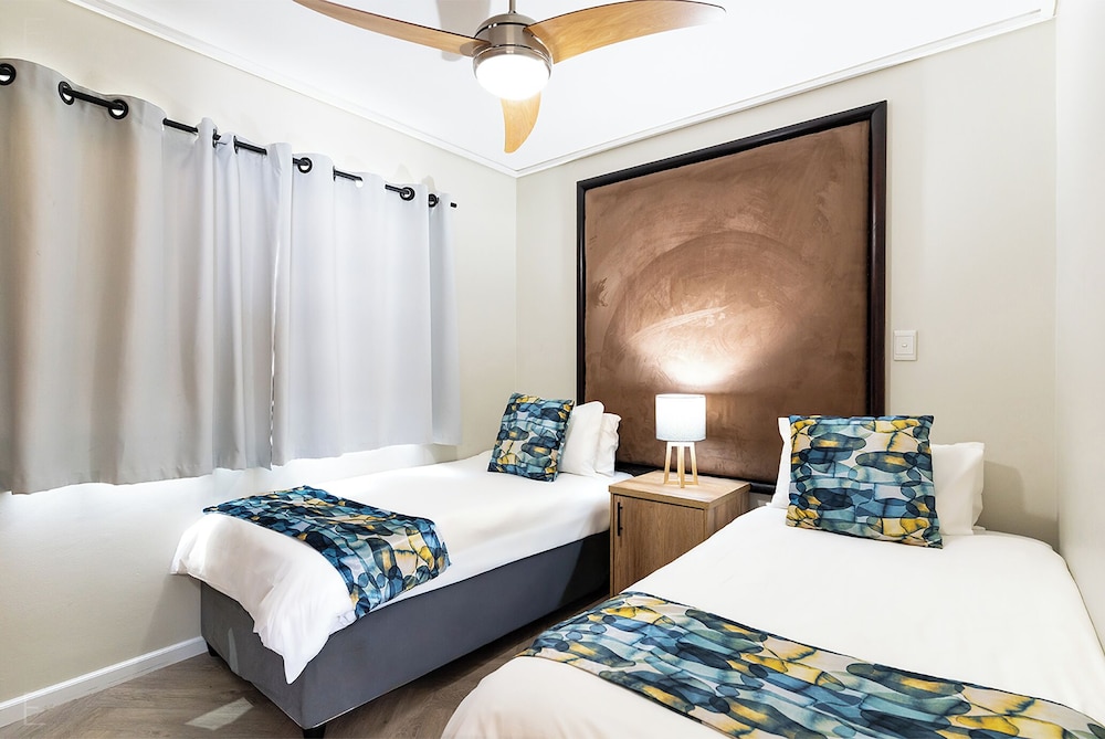 Luxury On The Beach Lagoon Beach 17/55