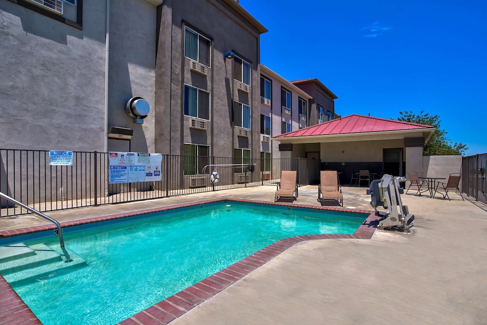 Motel6 Hesperia, CA - West Main Street - I-15 54/60
