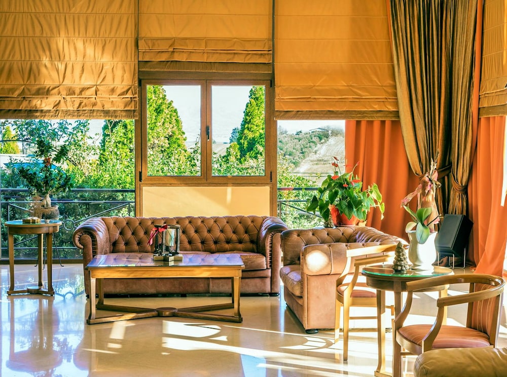 Ambassador Hotel 37/50