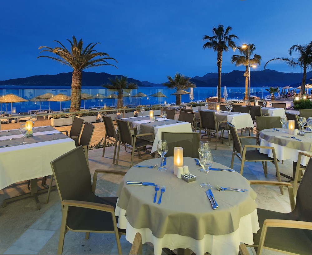 The Beachfront Hotel - Adults Only +16 26/49