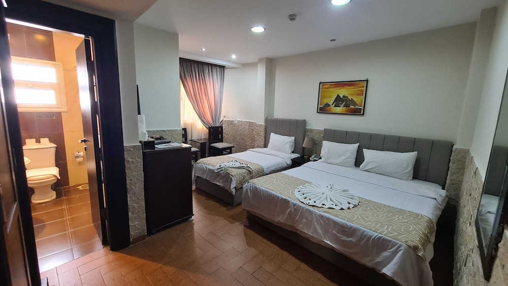 DELUXE, DOUBLE OR TWIN BED
