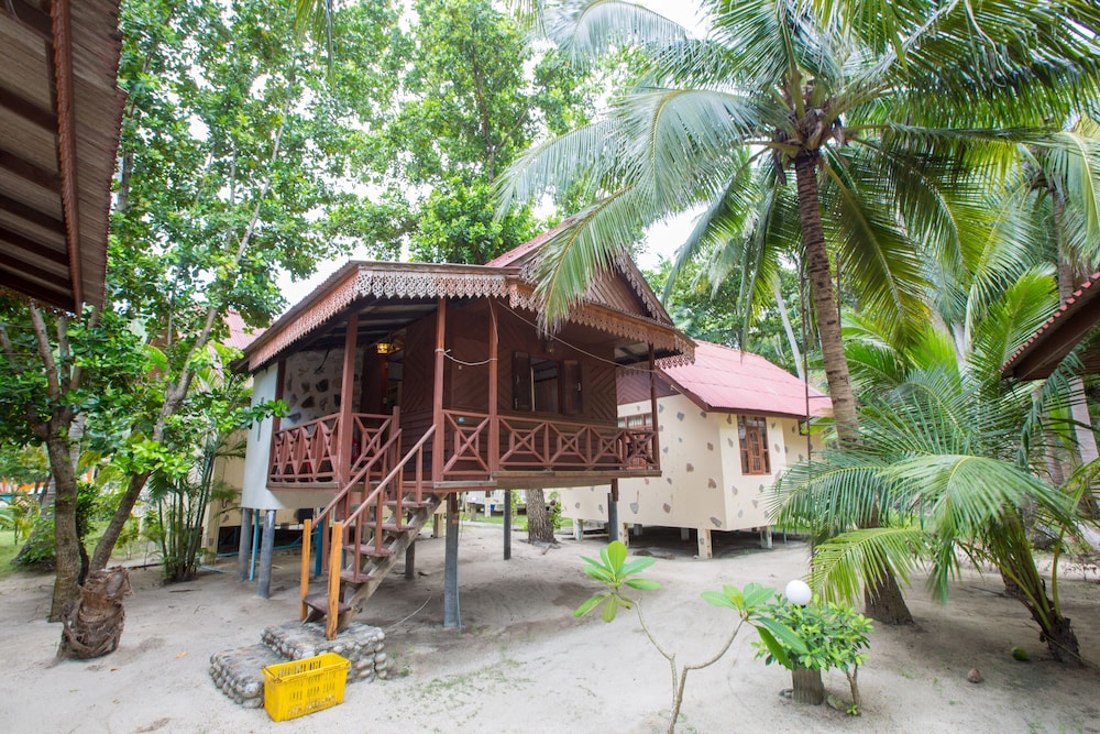 BOTTLE BEACH 1 RESORT 7/74