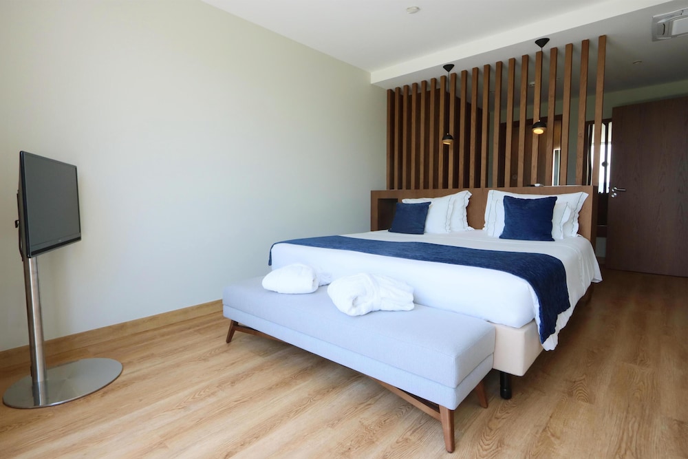 House, King Bed