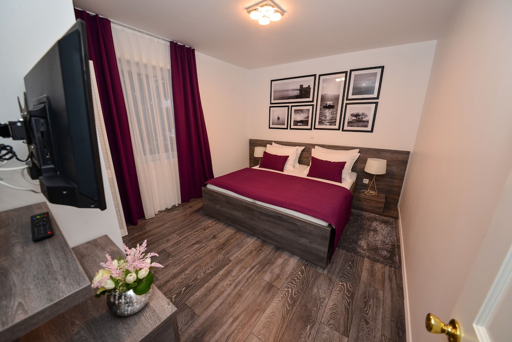Sunset Apartments 4/18