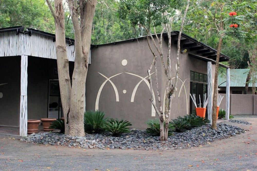 Emdoneni Lodge with Animal Care and Rehab Centre 6/66