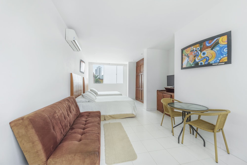 Coral Reef Hotel 38/58