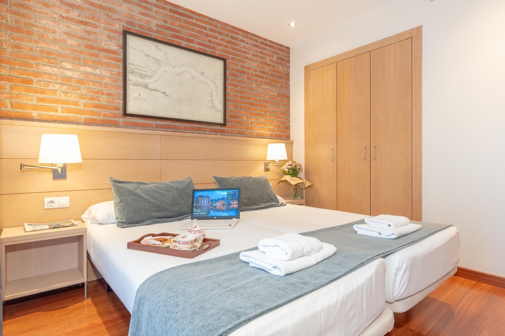 Serennia Cest Apartamentos Arc de Triomf 8/23