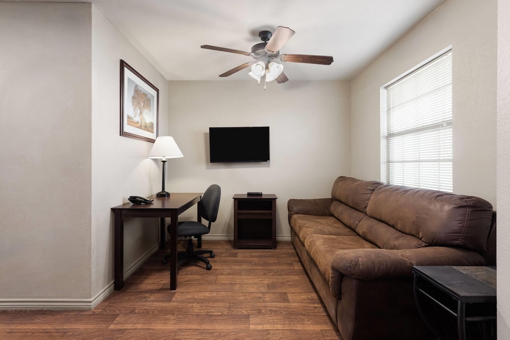 Eagles Den Suites Big Spring a Travelodge by Wyndham 19/34