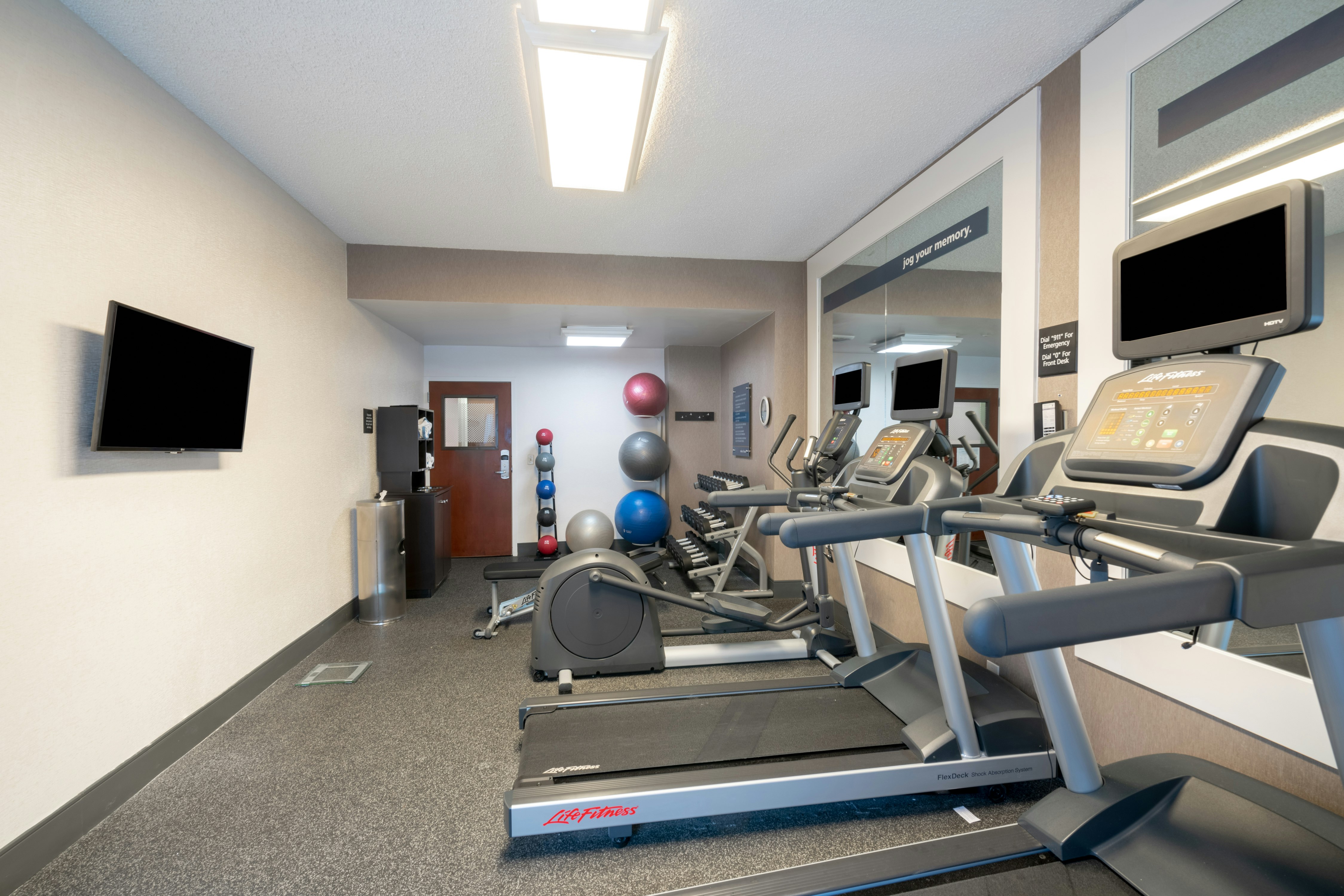 Hampton Inn & Suites Nashville/Franklin (Cool Springs) 16/38