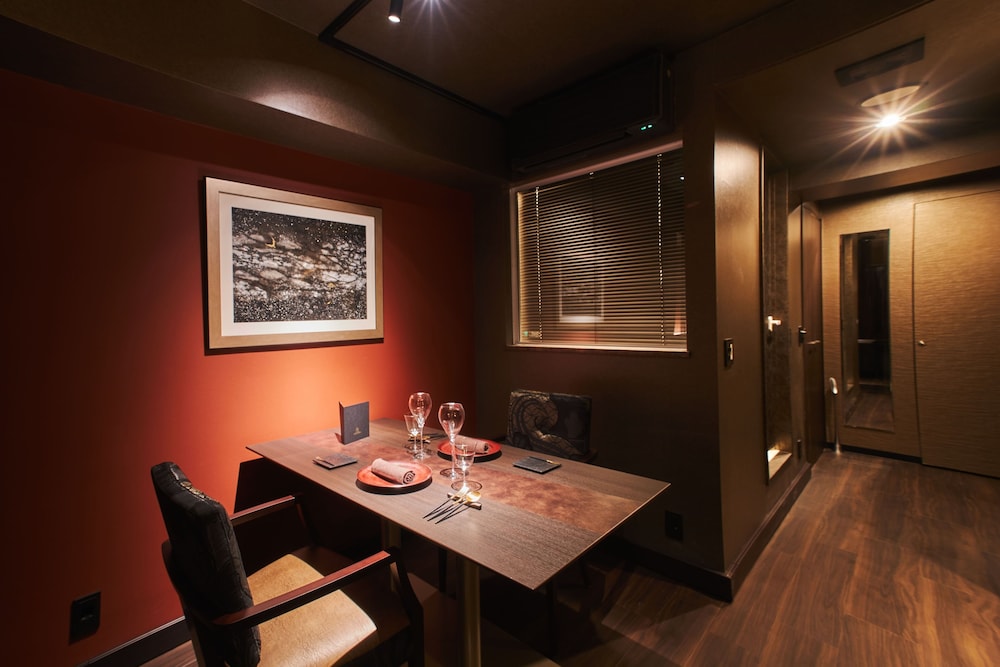 Roppongi Hotel S 62/75