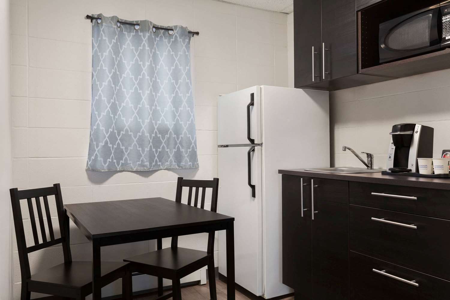 Howard Johnson by Wyndham Grande Prairie 30/32