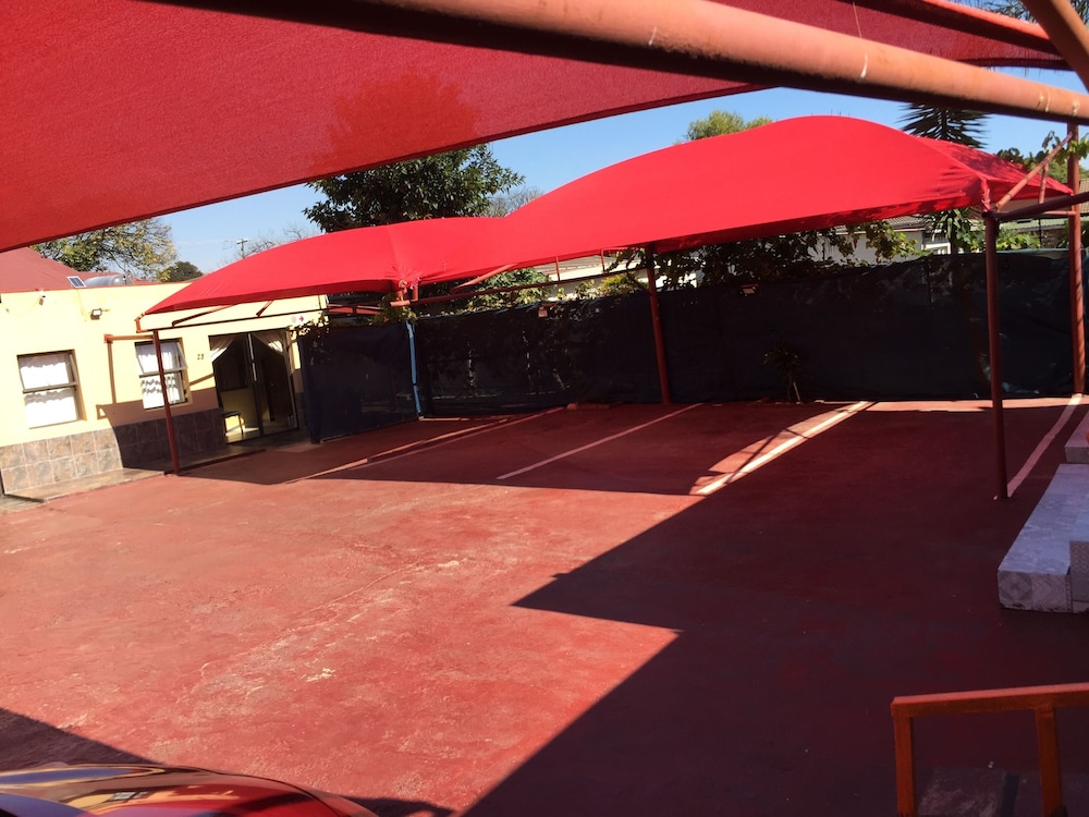 Sgegede Guest House 25/50
