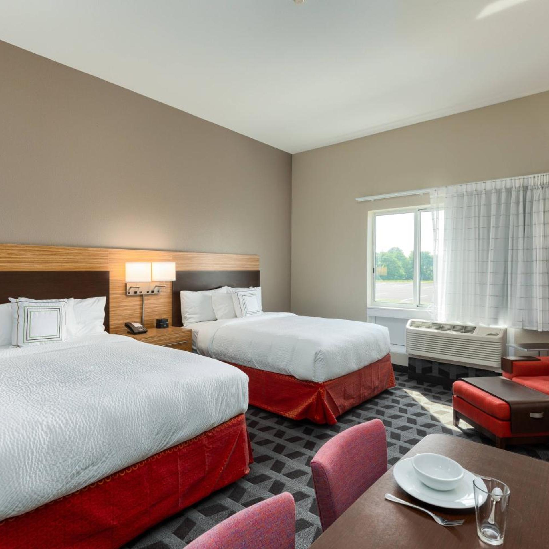 Studio, Queen Bed, Bathtub, Accessible
