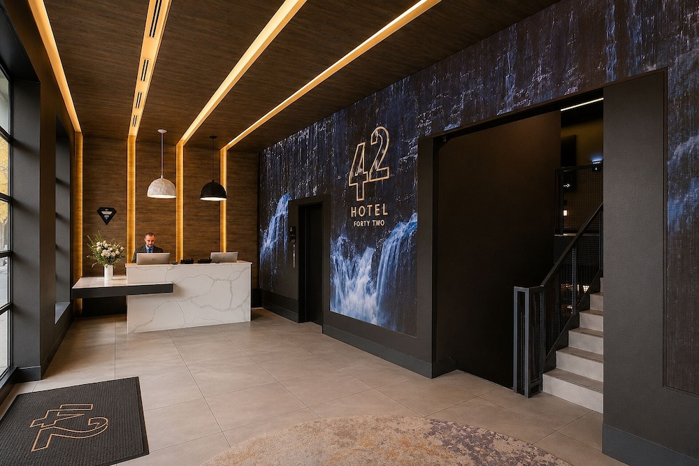 Hotel 42 7/48