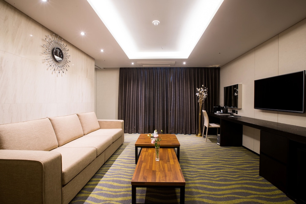 Gloucester Hotel Jeju 44/57