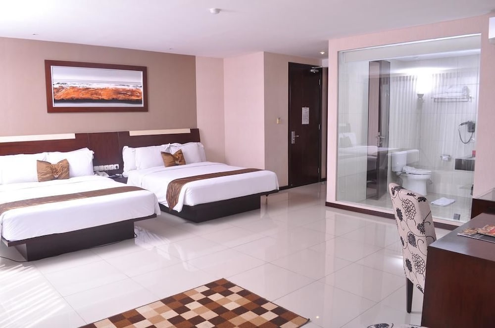 Scarlet Hotel Dago 4/21