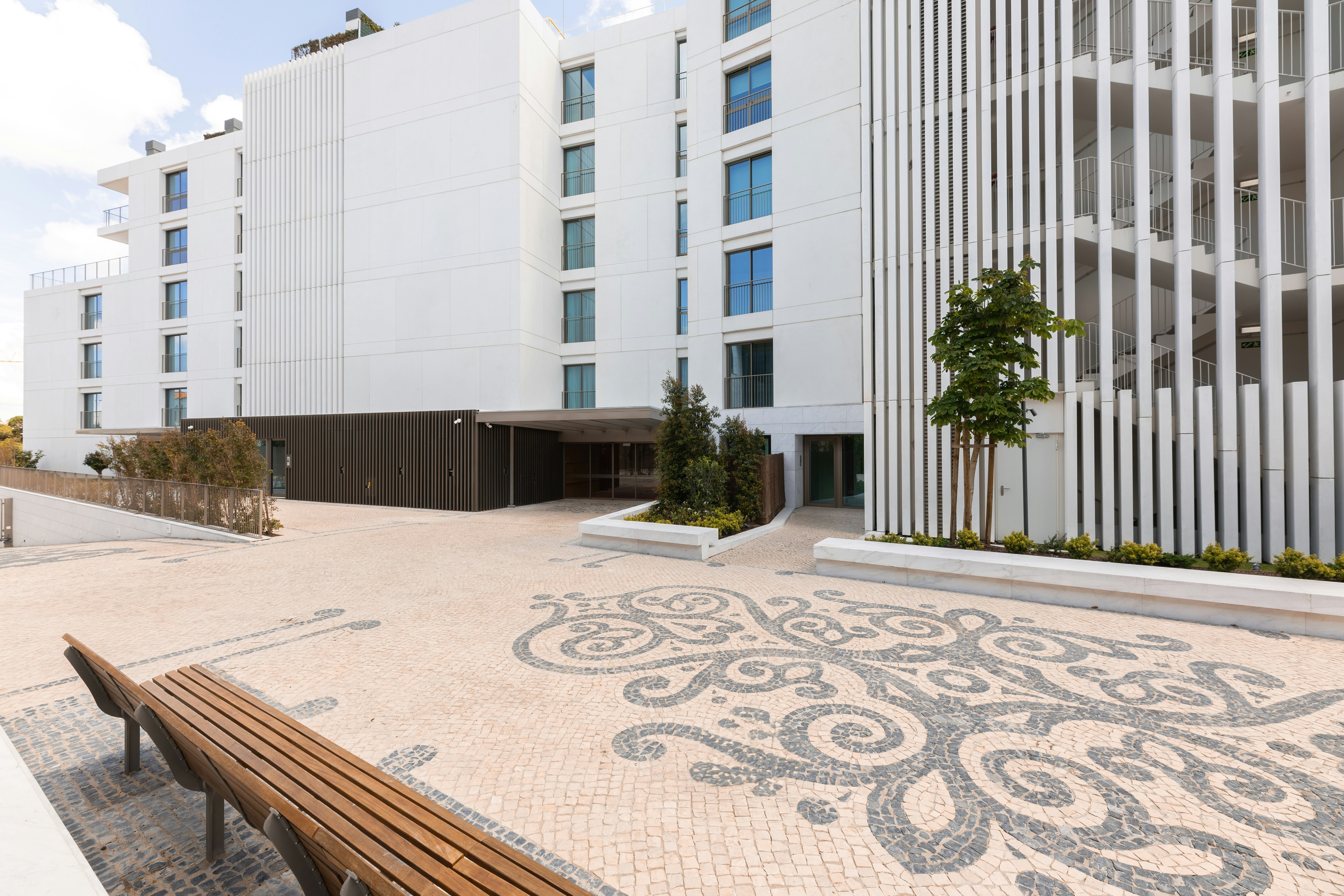 Legacy Hotel Cascais Curio Collection by Hilton 42/43