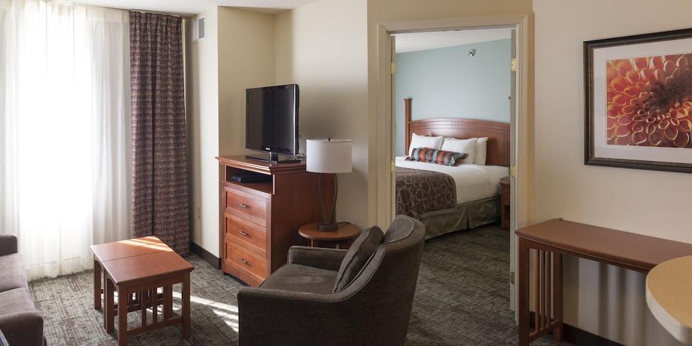 Staybridge Suites Fargo 33/53