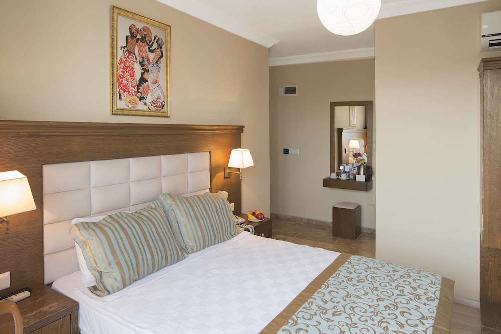 AKKAN LUXURY HOTEL 18/84