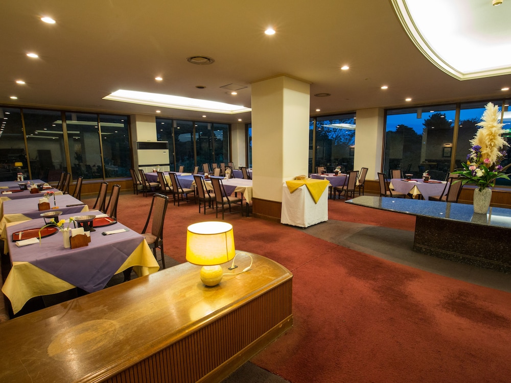 SOUTHERN CROSS RESORT 55/68
