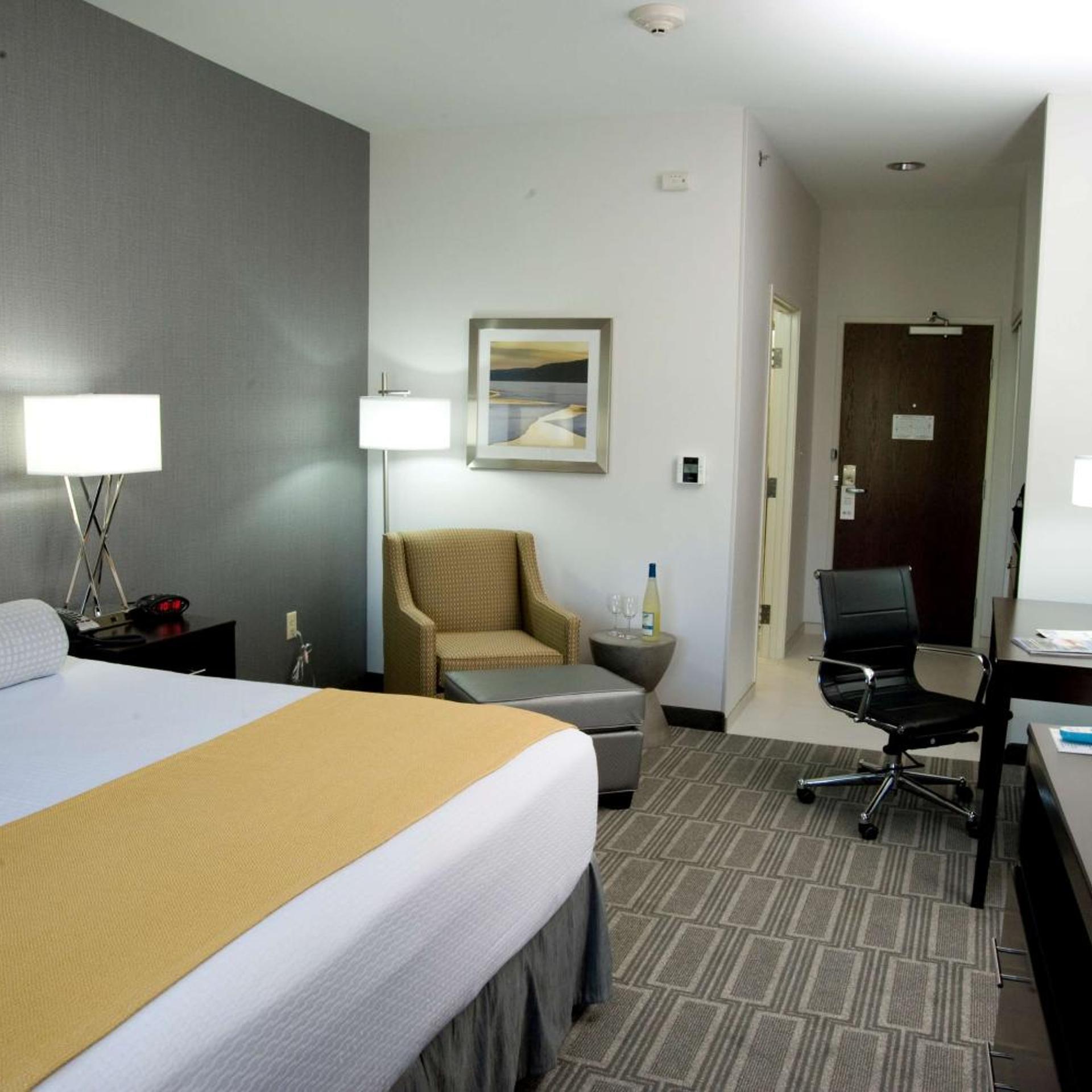 Room, King Bed, Bathtub, Accessible
