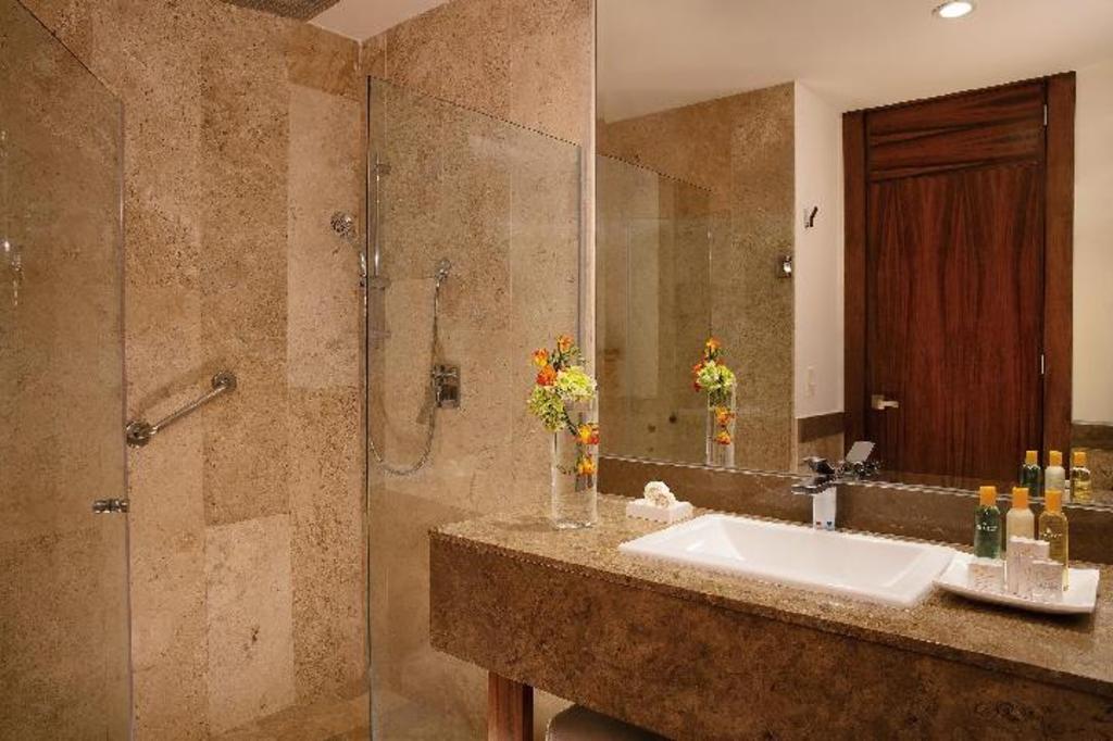 One Bedroom Suite at BelAir SunClub، Krystal Grand Los Cabos All Inclusive 2/3