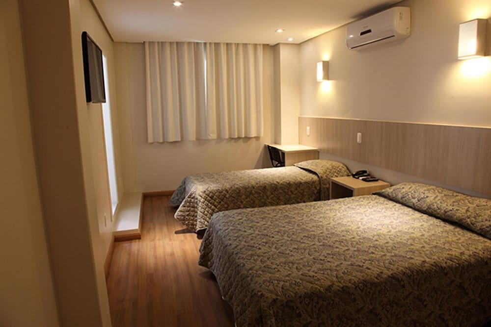 Golden Hotel 15/40