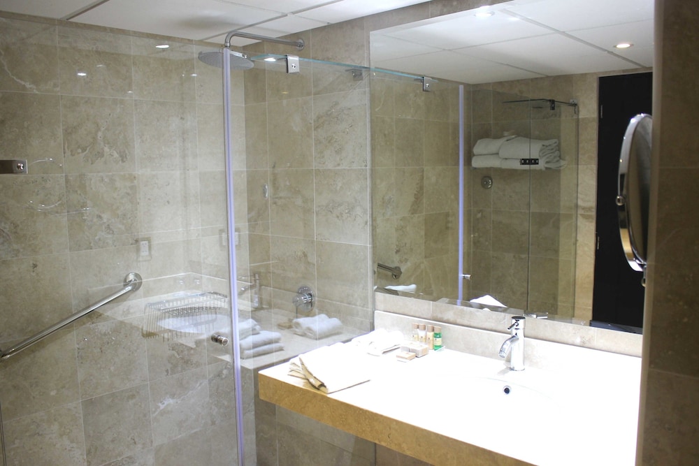 Sol de Oro Hotel And Suites 12/65