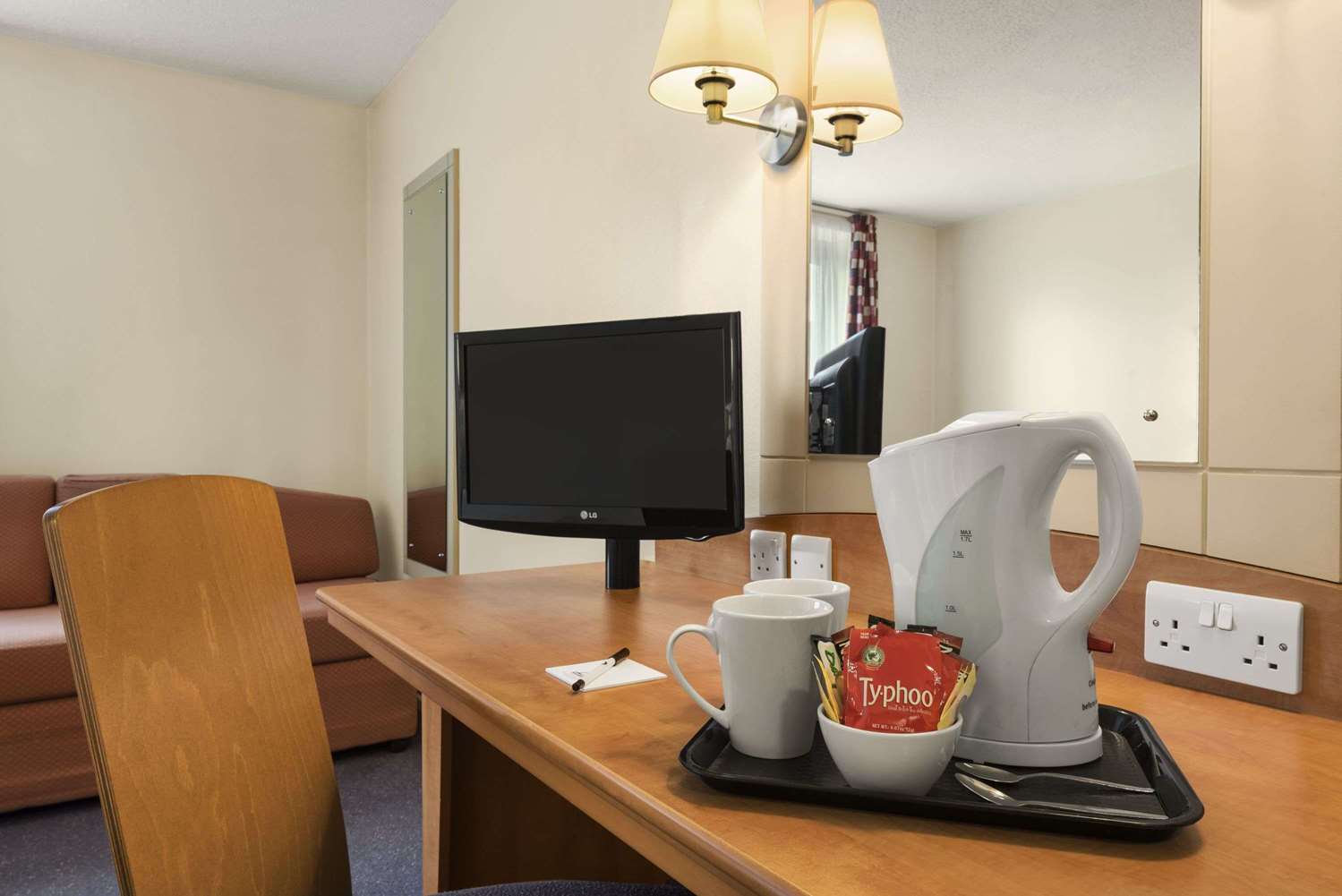 Days Inn by Wyndham Cannock Norton Canes M6 Toll 17/24