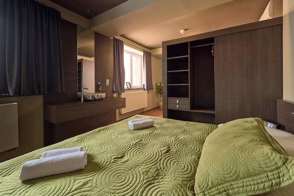 Kongres Hotel Roca 26/76