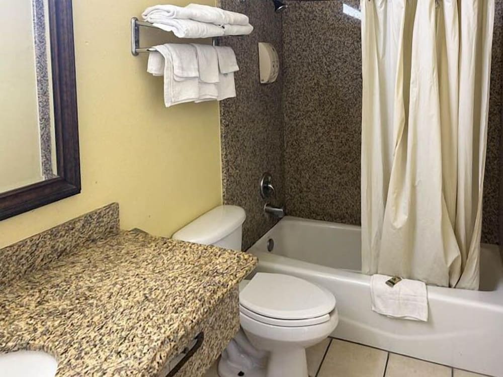 Motel6 South Gate, CA 52/56