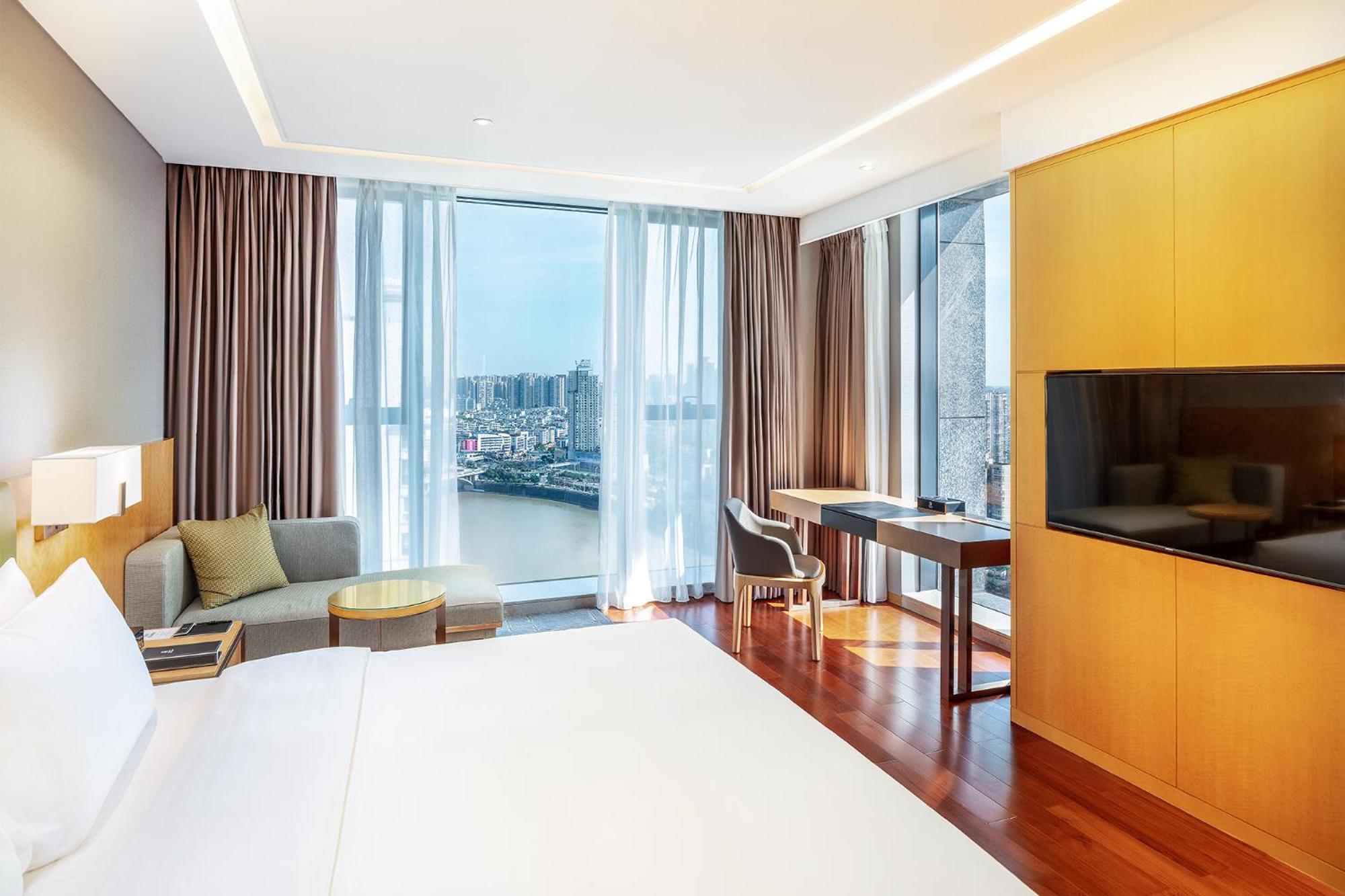 1 Bedroom, Suite, King Bed, Dining Area