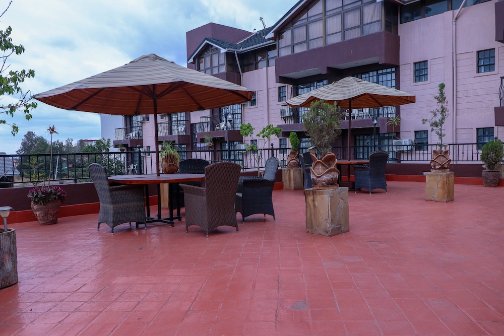 67 Airport Hotel 64/69