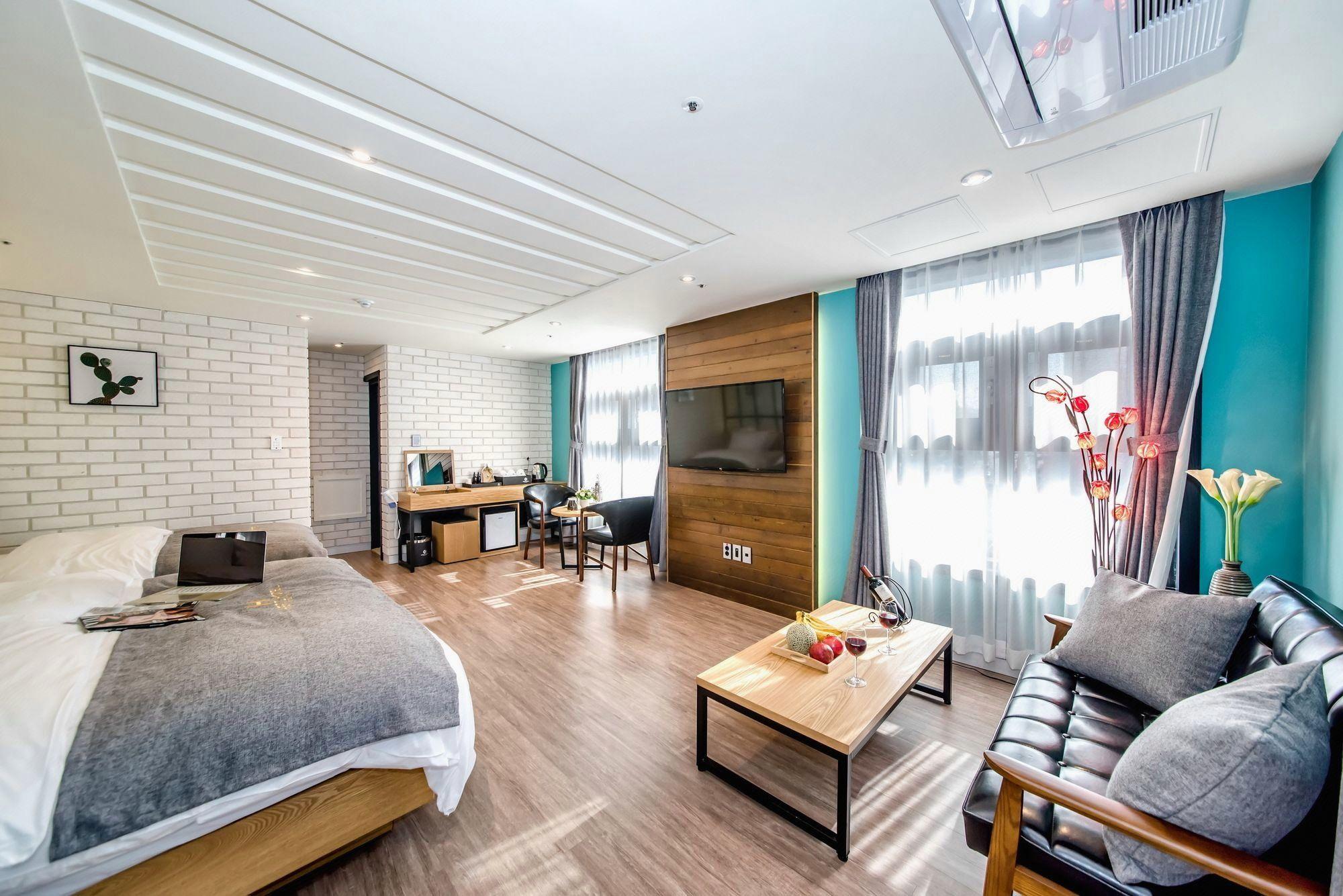 Hertz Hotel 17/48
