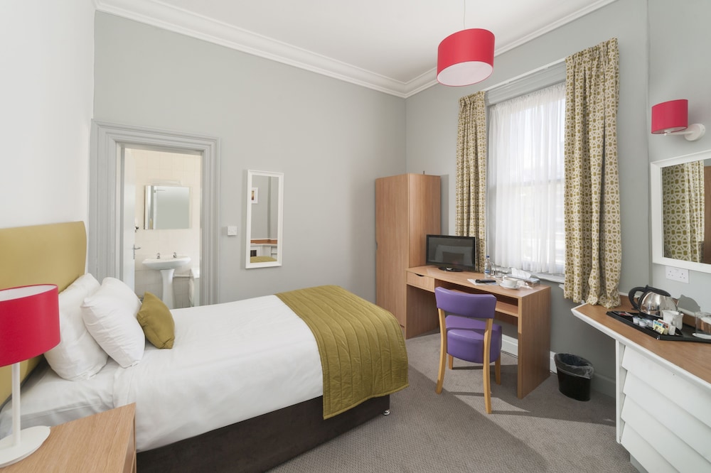 Highland Hotel 24/50
